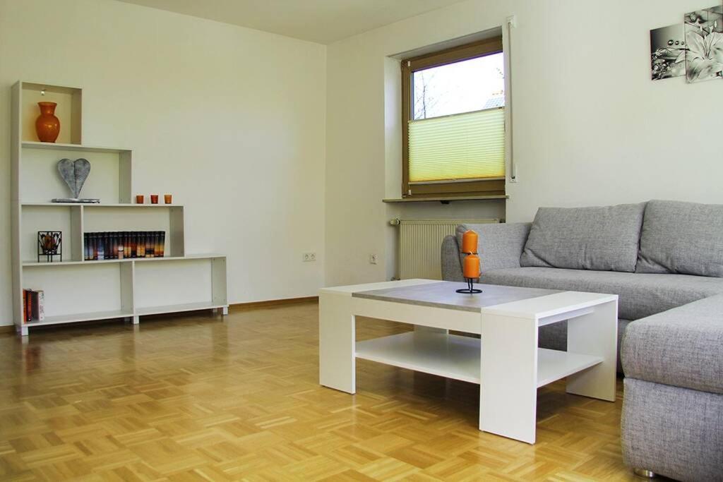 Schoene Helle Ferienwohnung In Waldnaehe Berching Exterior foto